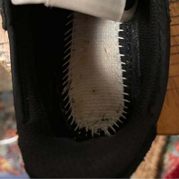 New Balance Retro 327 Black and White Athletic Shoes - 8 - Picture 12 of 12